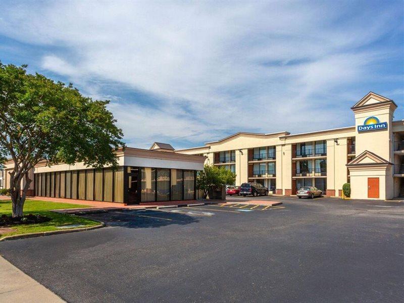 Days Inn By Wyndham Hampton Near Coliseum Convention Center Esterno foto