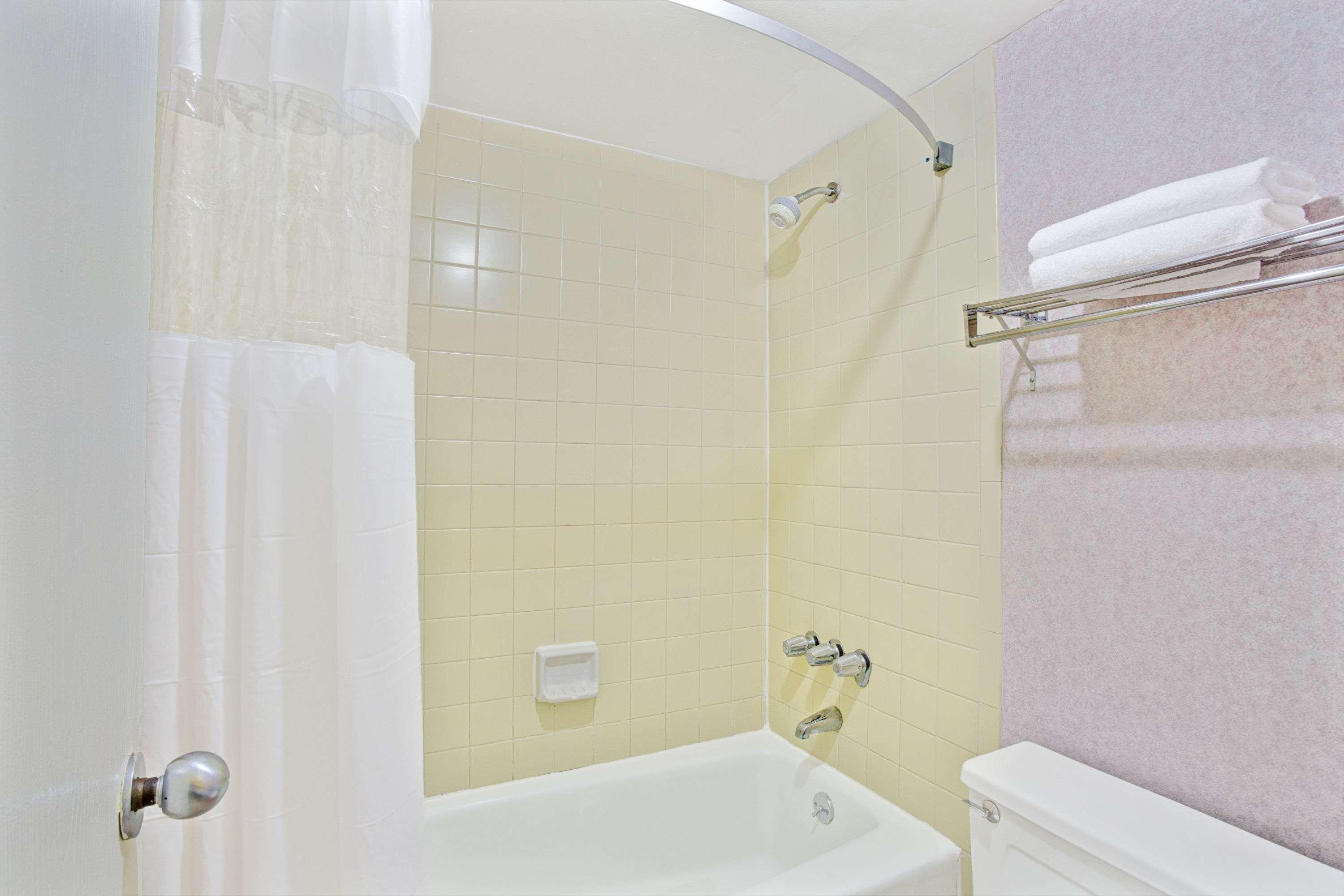 Days Inn By Wyndham Hampton Near Coliseum Convention Center Esterno foto