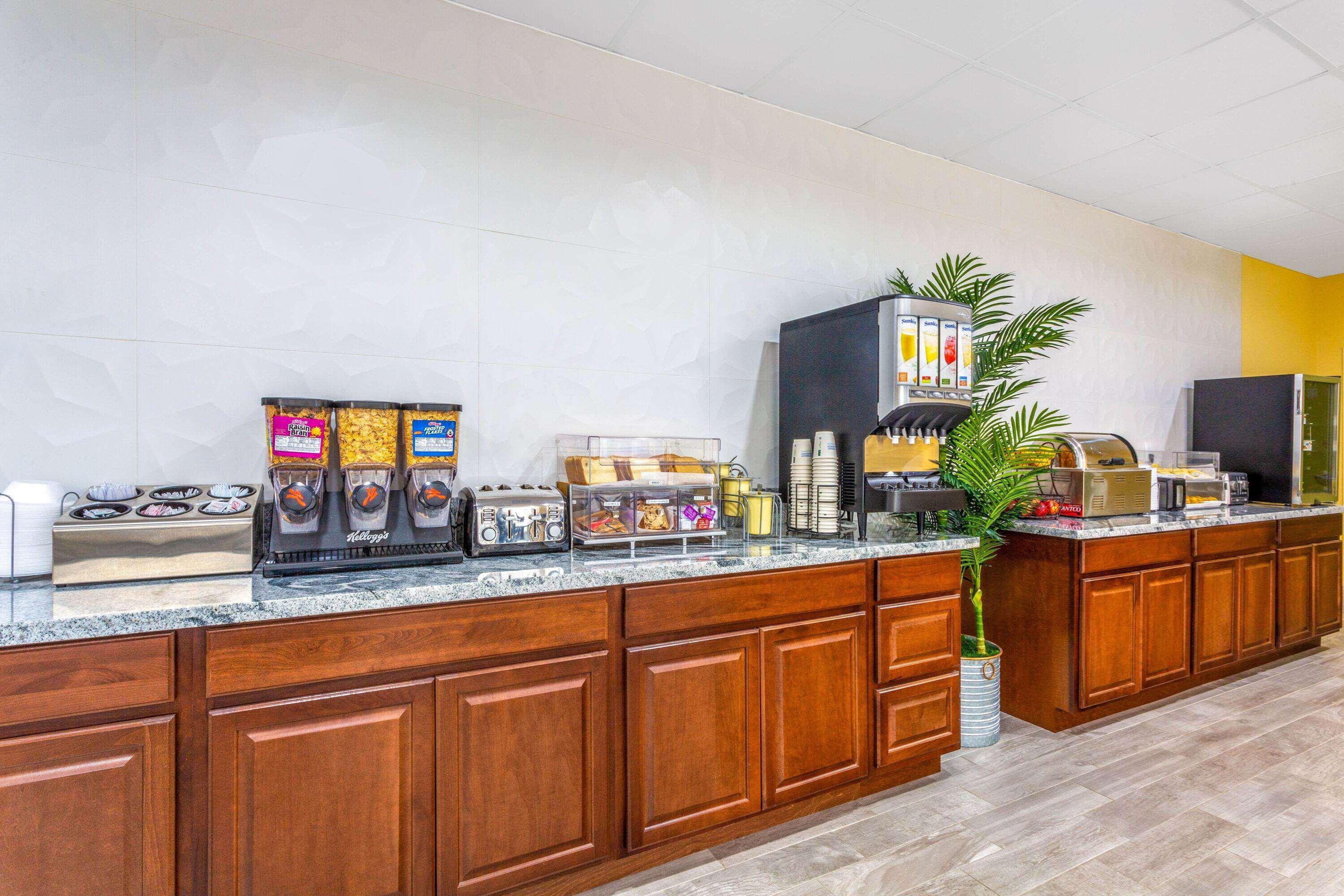 Days Inn By Wyndham Hampton Near Coliseum Convention Center Esterno foto