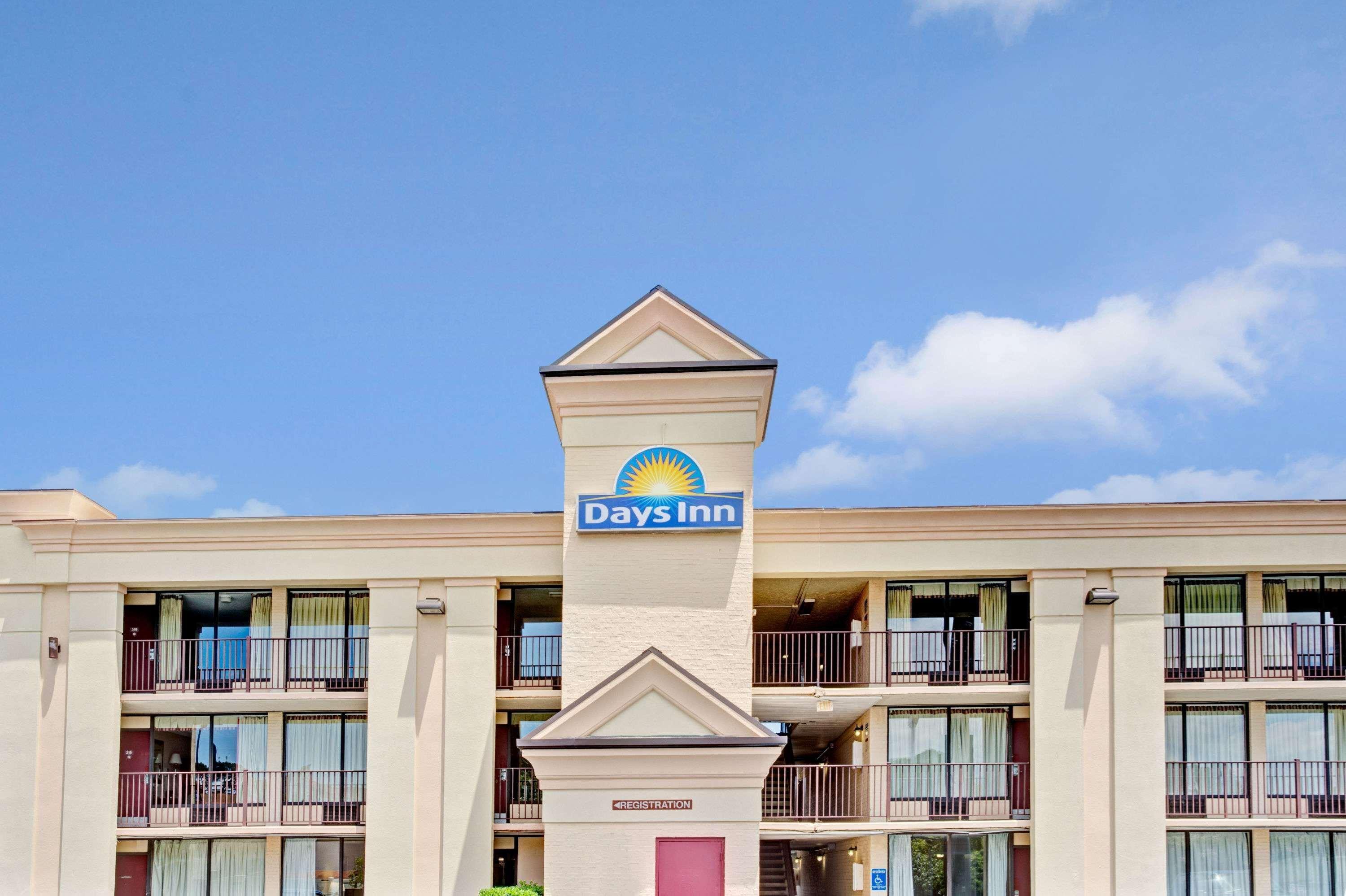 Days Inn By Wyndham Hampton Near Coliseum Convention Center Esterno foto