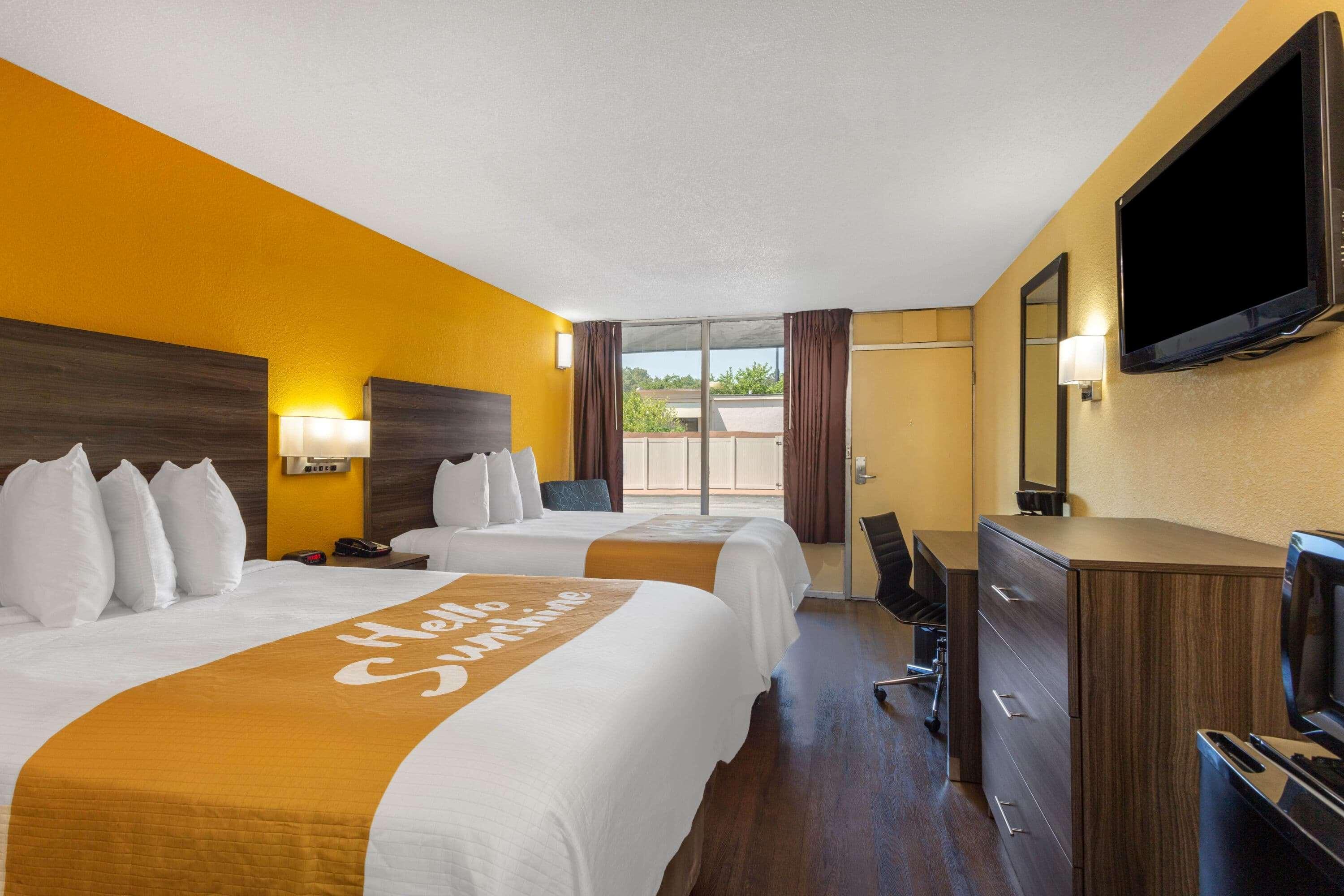 Days Inn By Wyndham Hampton Near Coliseum Convention Center Esterno foto