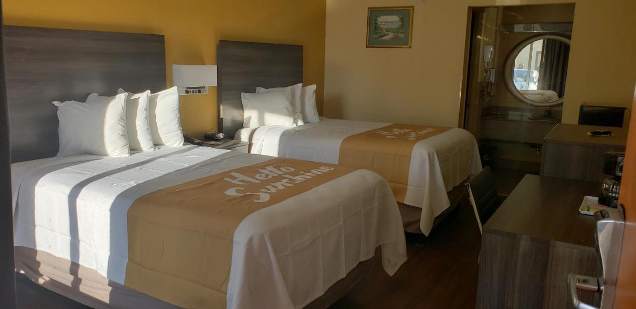 Days Inn By Wyndham Hampton Near Coliseum Convention Center Esterno foto